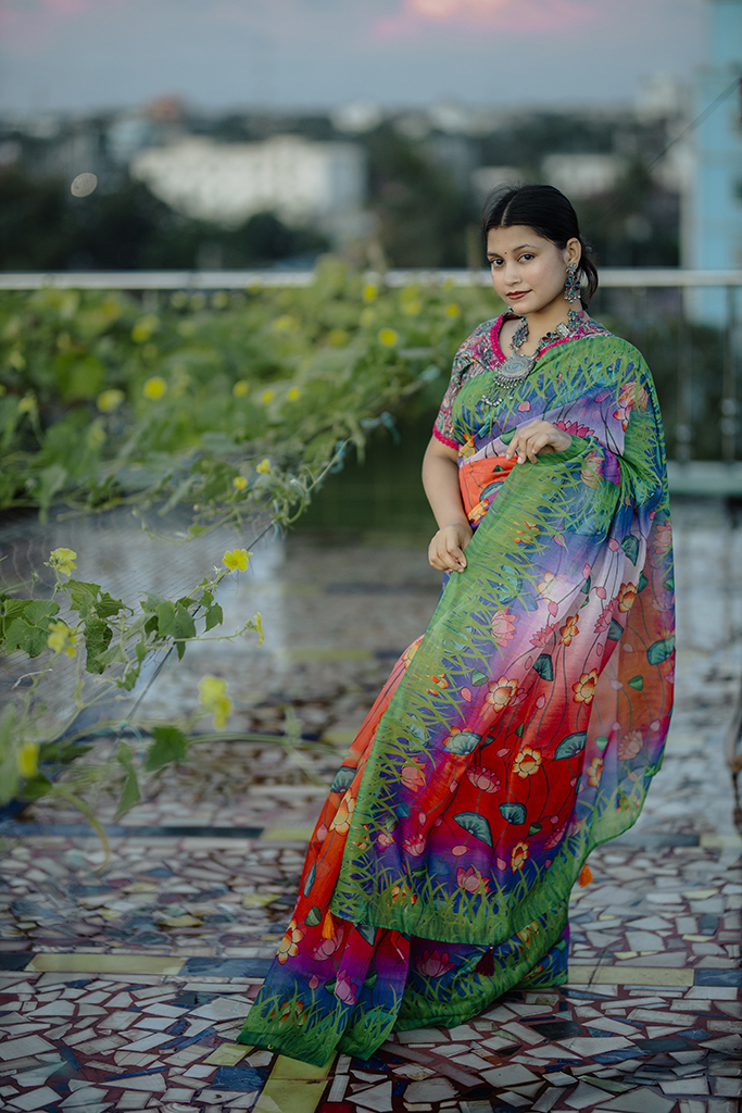 সিল্কের উপরে ডিজিটাল প্রিন্ট করা শাড়ি